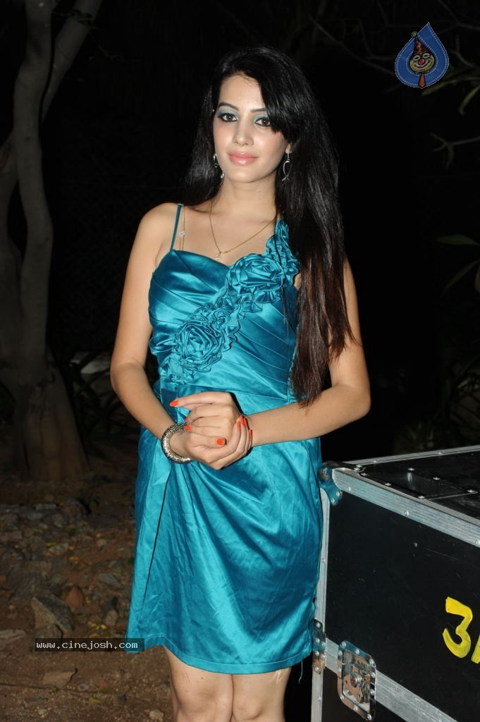 Deeksha Panth Hot Stills - 50 / 101 photos