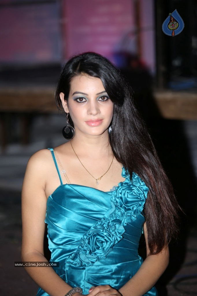 Deeksha Panth Hot Stills - 89 / 101 photos