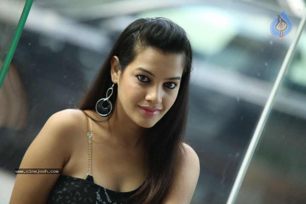 Deeksha Panth New Photos - 23 / 80 photos