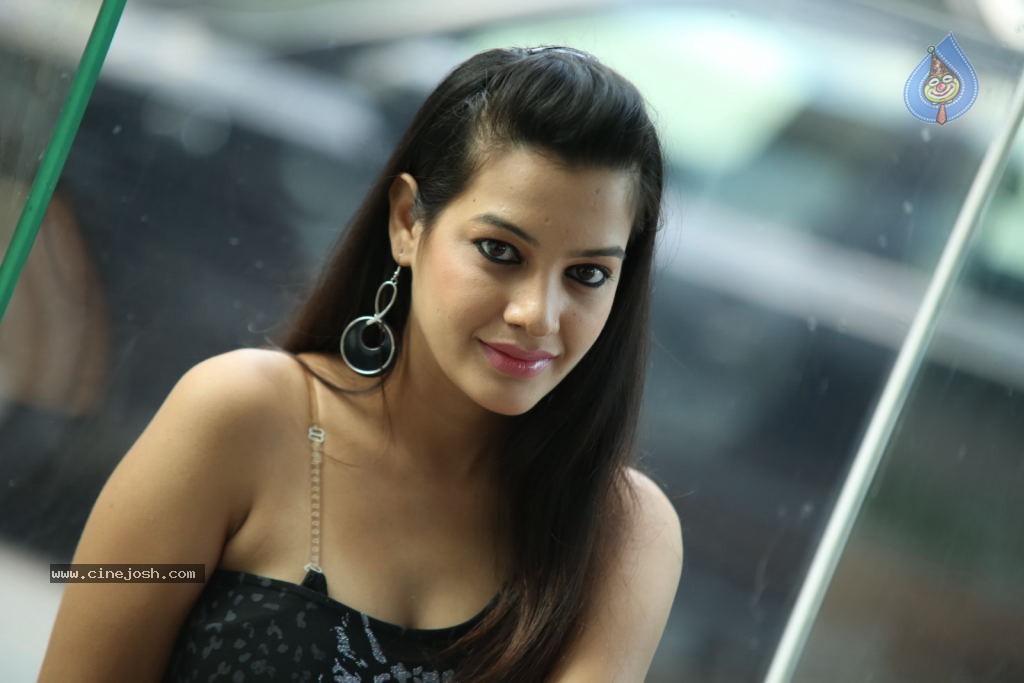 Deeksha Panth New Photos - 34 / 80 photos