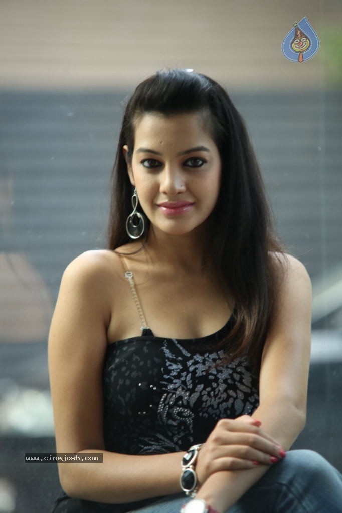 Deeksha Panth New Photos - 39 / 80 photos