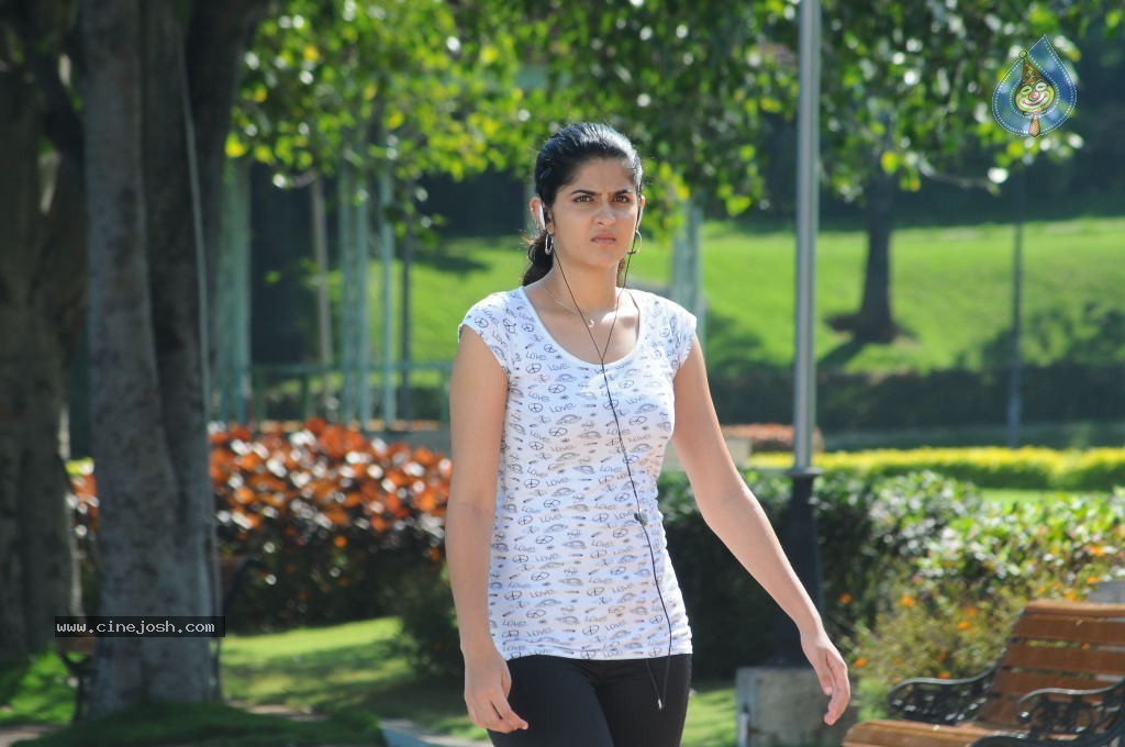 Deeksha Seth Hot Gallery - 51 / 61 photos
