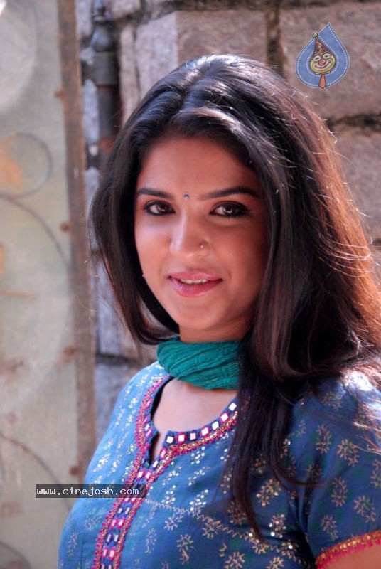 Deeksha Seth Latest Gallery - 4 / 73 photos