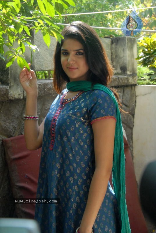 Deeksha Seth Latest Gallery - 8 / 73 photos