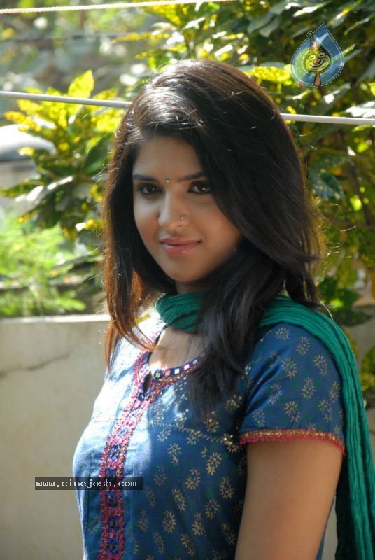 Deeksha Seth Latest Gallery - 12 / 73 photos