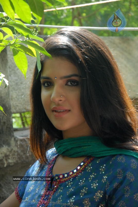 Deeksha Seth Latest Gallery - 39 / 73 photos