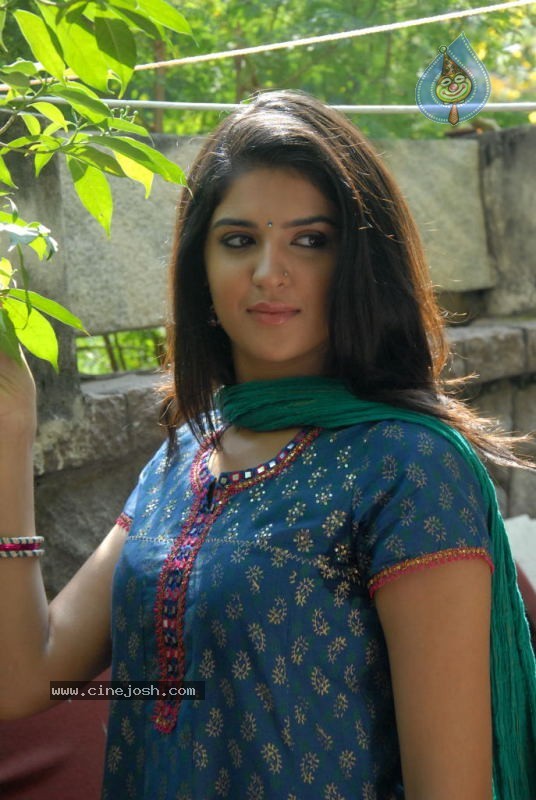 Deeksha Seth Latest Gallery - 40 / 73 photos