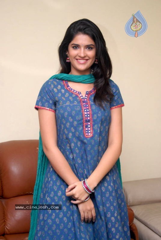 Deeksha Seth Latest Gallery - 42 / 73 photos