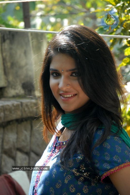 Deeksha Seth Latest Gallery - 46 / 73 photos