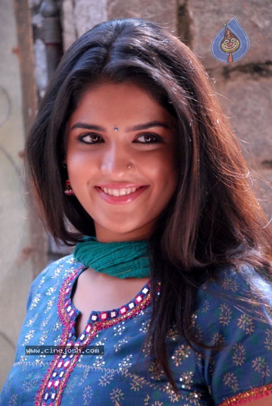 Deeksha Seth Latest Gallery - 51 / 73 photos