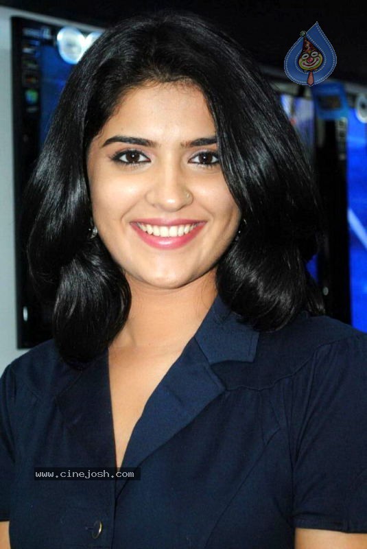 Deeksha Seth Latest Photos - 18 / 35 photos