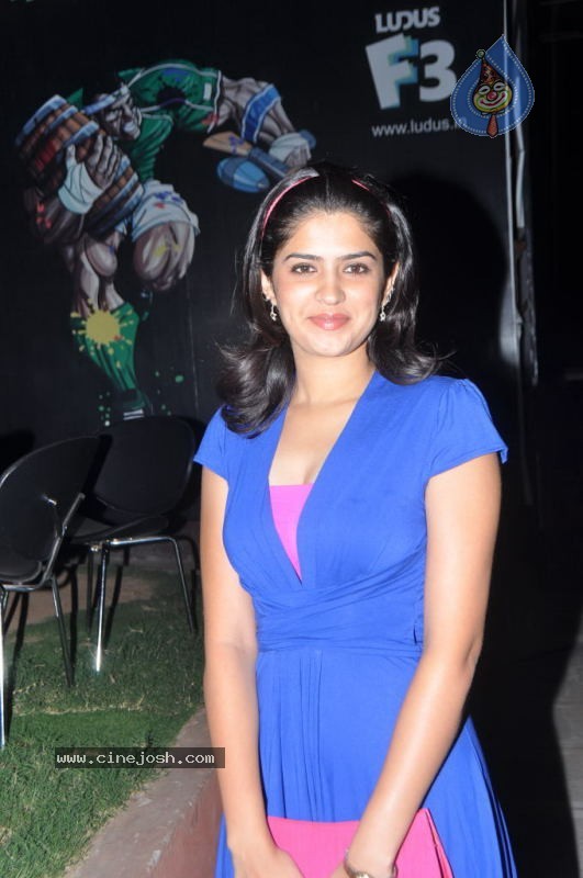 Deeksha Seth Latest Stills - 9 / 35 photos