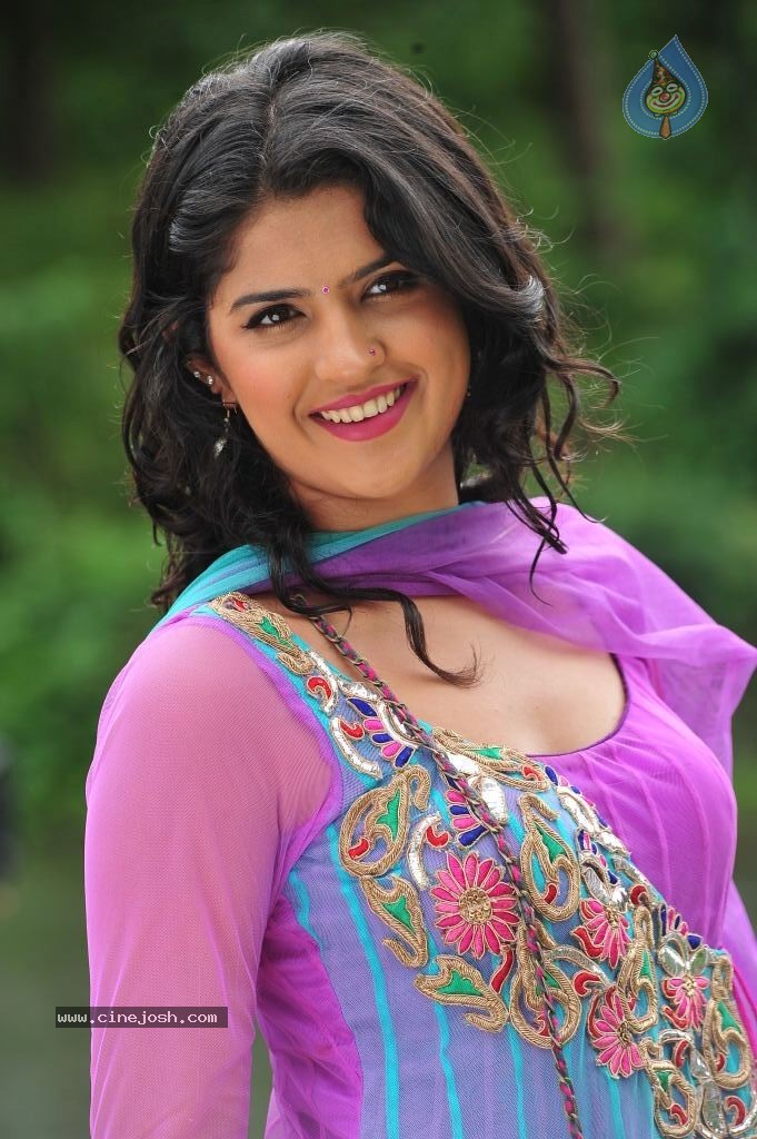 Deeksha Seth Latest Stills - 18 / 48 photos