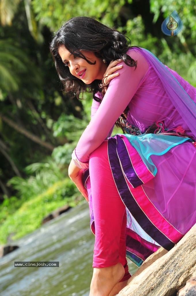 Deeksha Seth Latest Stills - 36 / 48 photos