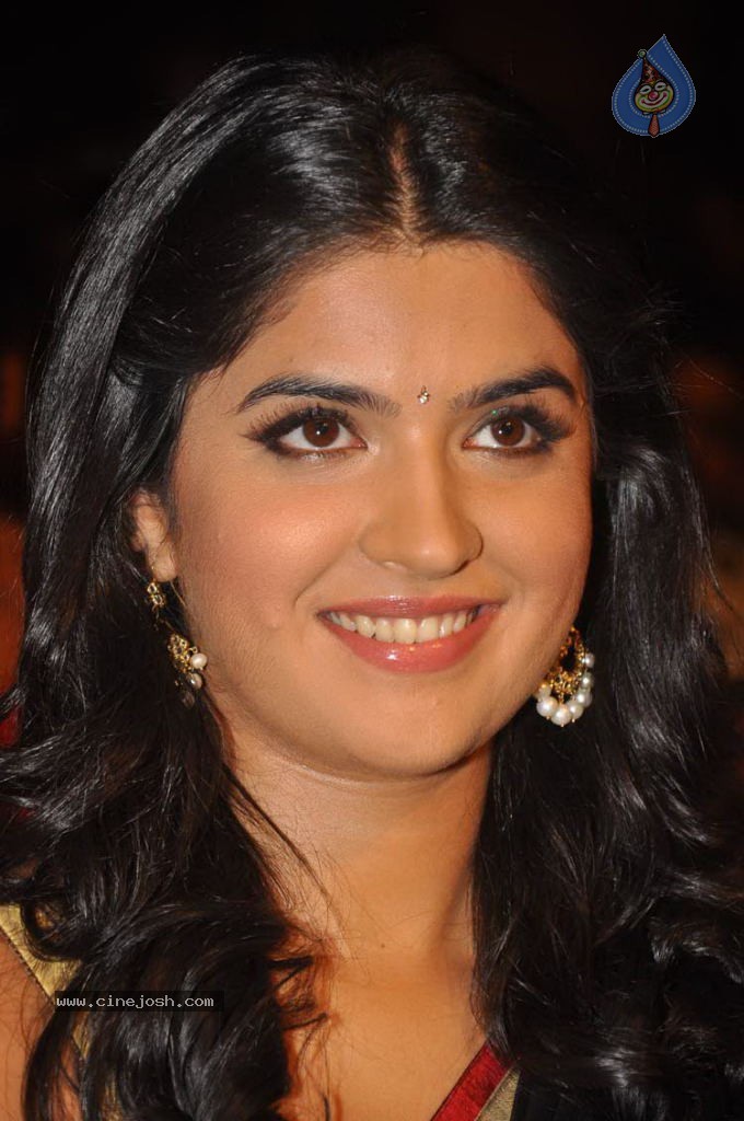 Deeksha Seth Latest Stills - 32 / 47 photos