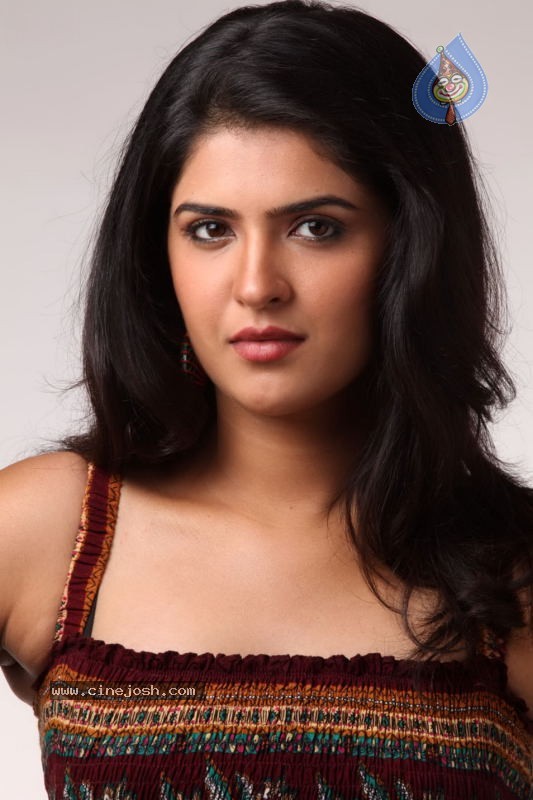 Deeksha Seth New Photos - 18 / 46 photos