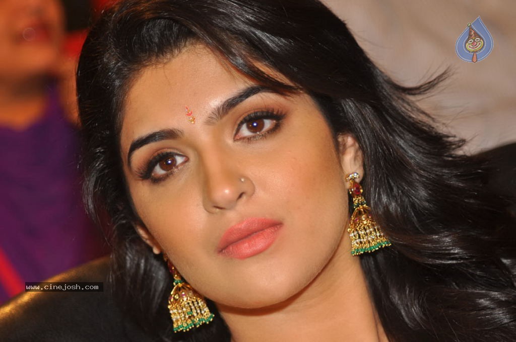 Deeksha Seth New Stills - 22 / 147 photos