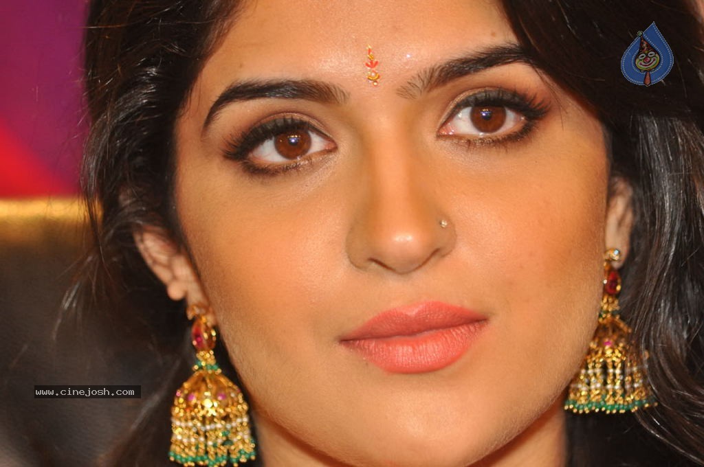 Deeksha Seth New Stills - 31 / 147 photos