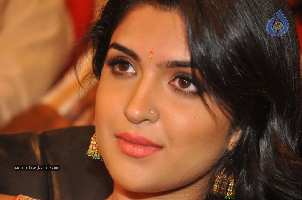 Deeksha Seth New Stills - 36 / 147 photos
