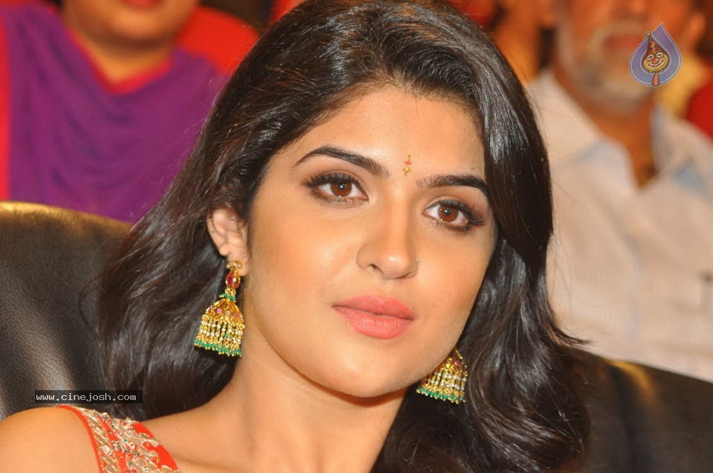 Deeksha Seth New Stills - 39 / 147 photos