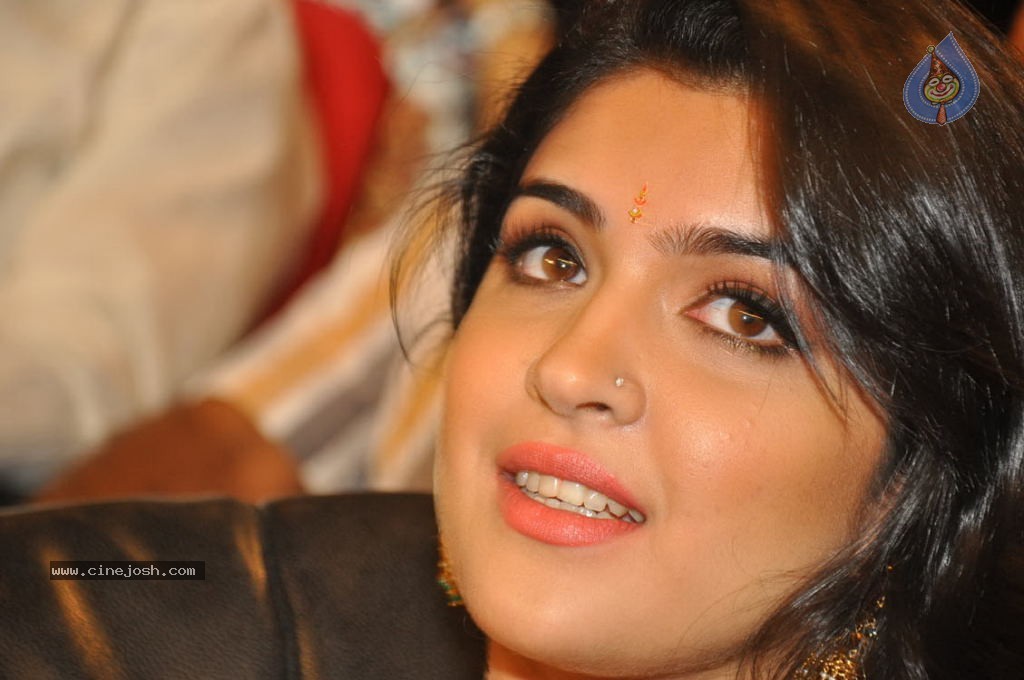 Deeksha Seth New Stills - 51 / 147 photos
