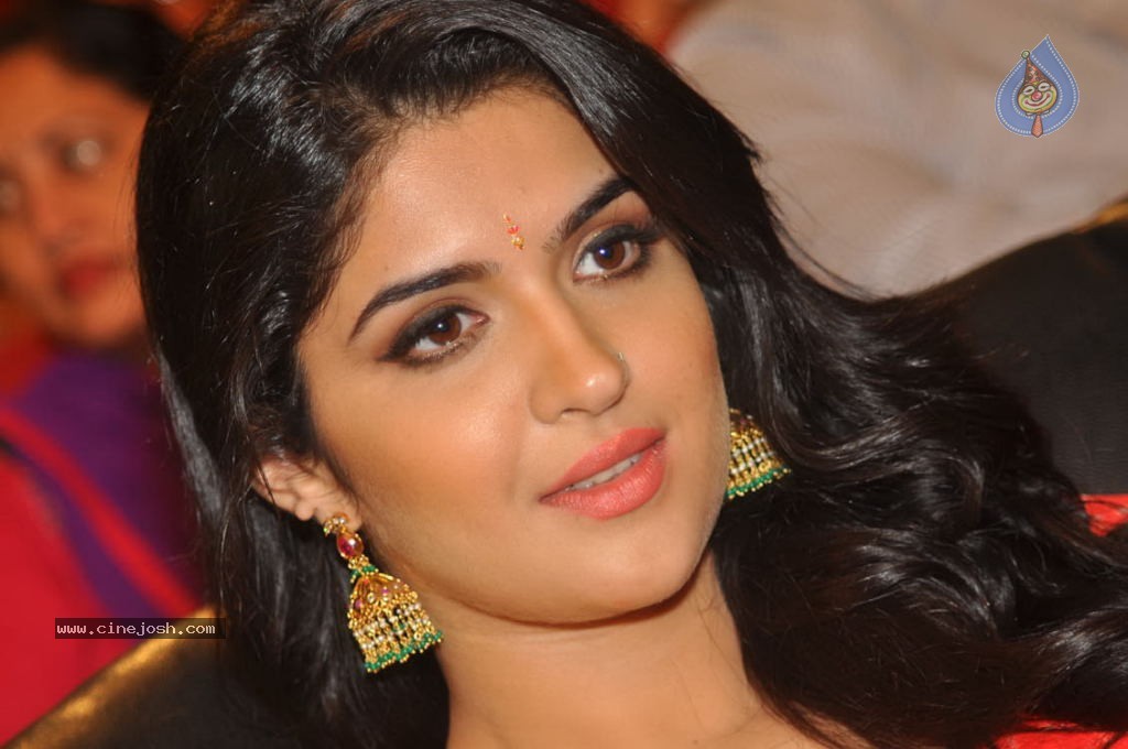 Deeksha Seth New Stills - 66 / 147 photos