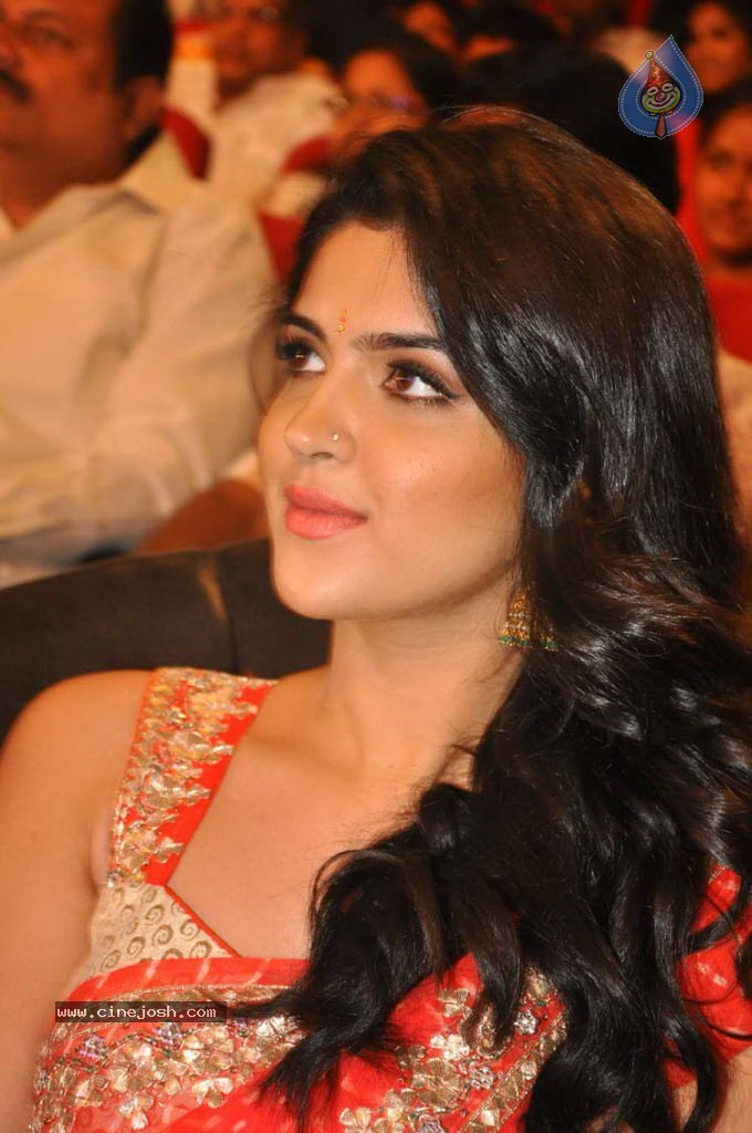 Deeksha Seth New Stills - 89 / 147 photos