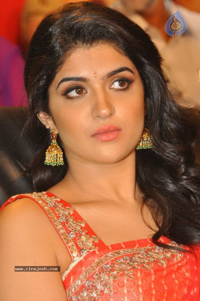Deeksha Seth New Stills - 106 / 147 photos