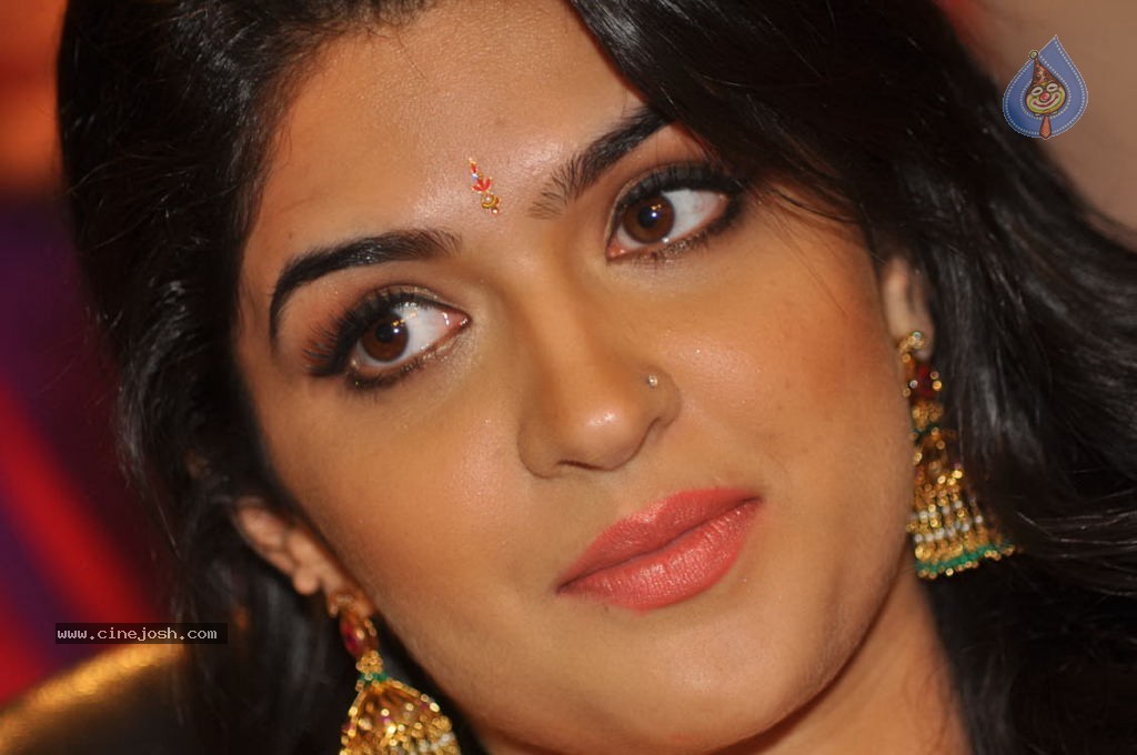 Deeksha Seth New Stills - 111 / 147 photos