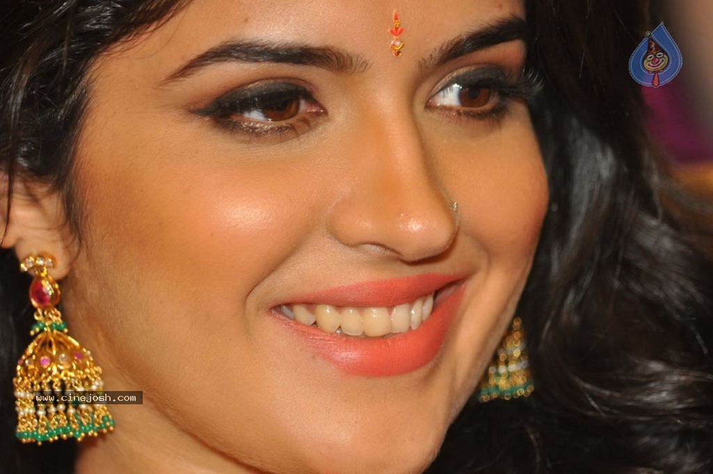 Deeksha Seth New Stills - 118 / 147 photos