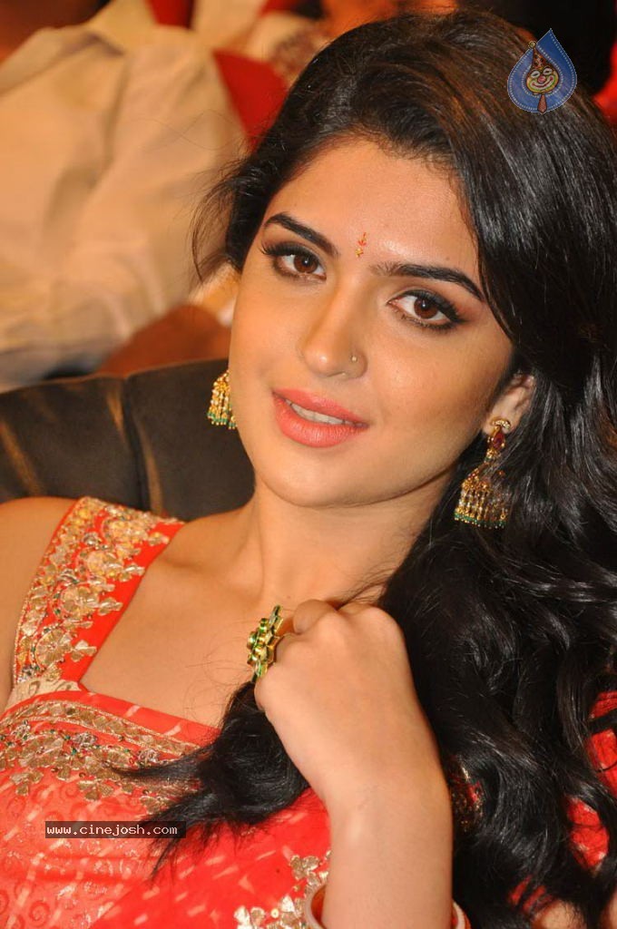 Deeksha Seth New Stills - 127 / 147 photos