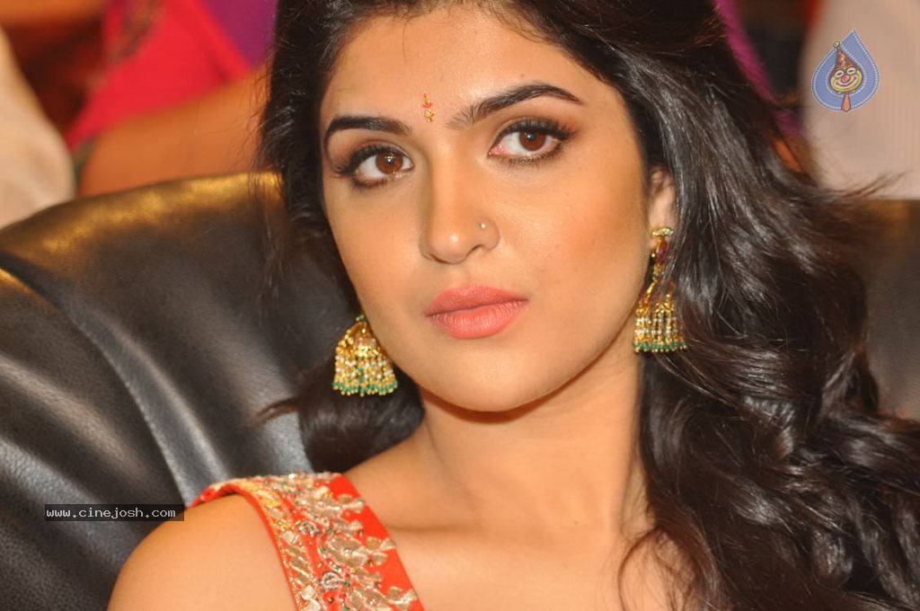 Deeksha Seth New Stills - 132 / 147 photos