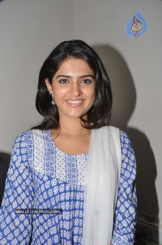 Deeksha Seth Stills - 4 / 46 photos