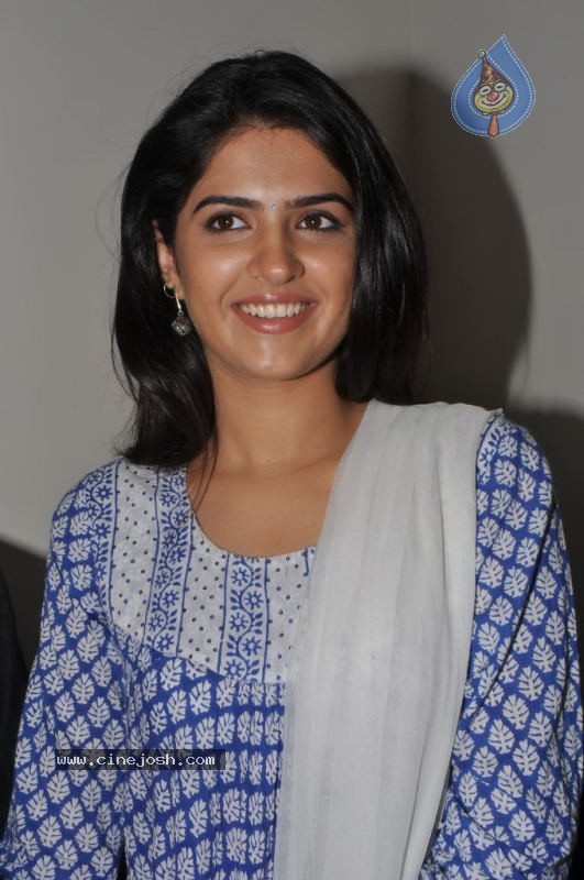 Deeksha Seth Stills - 6 / 46 photos