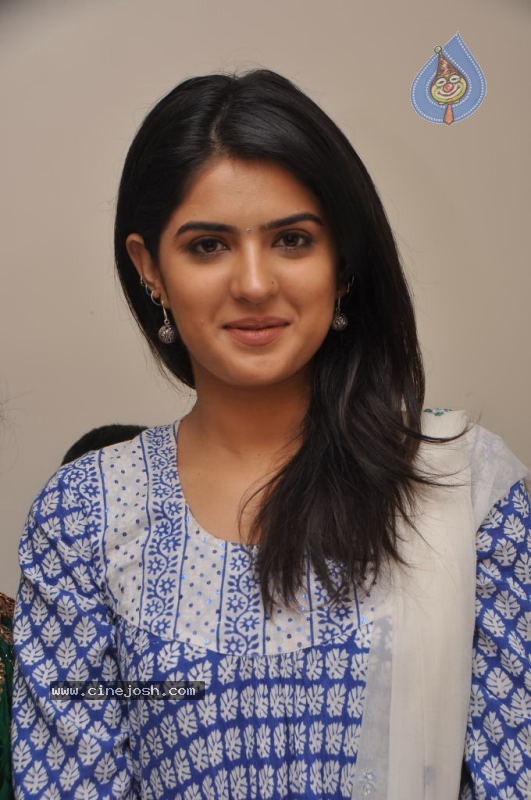 Deeksha Seth Stills - 19 / 46 photos