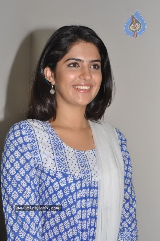 Deeksha Seth Stills - 42 / 46 photos