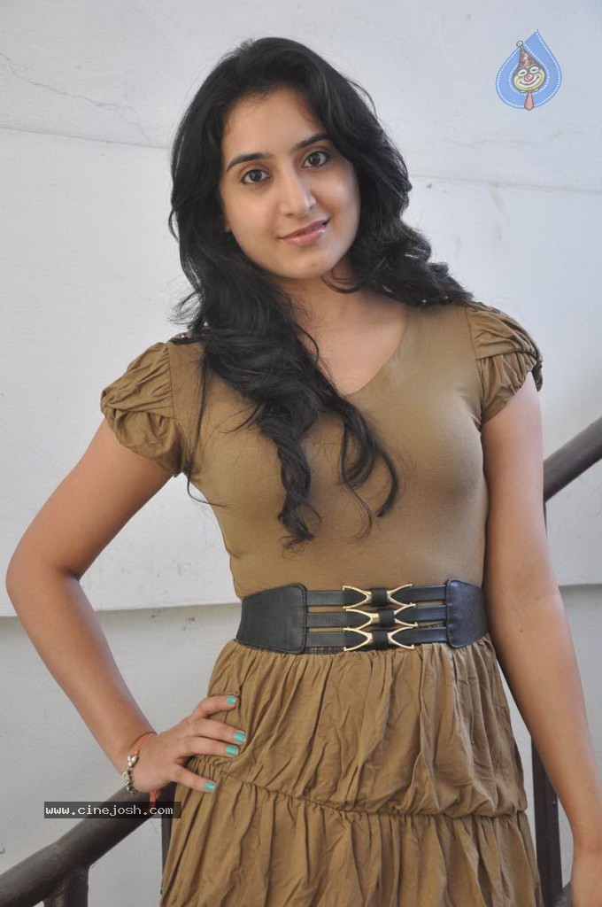 Deekshi Hot Stills - 10 / 66 photos