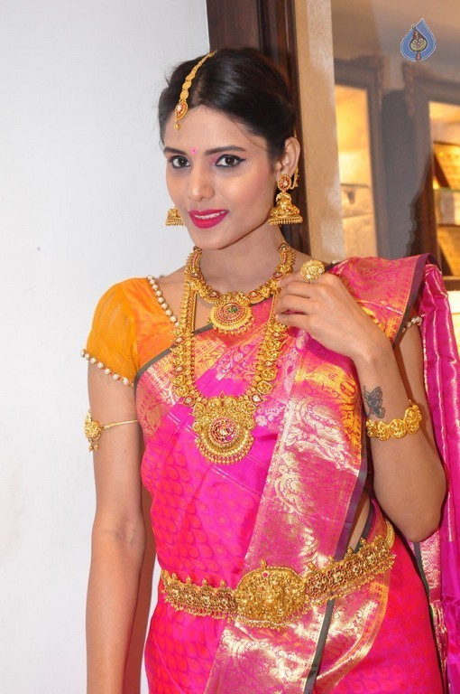 Deepali New Photos - 4 / 14 photos