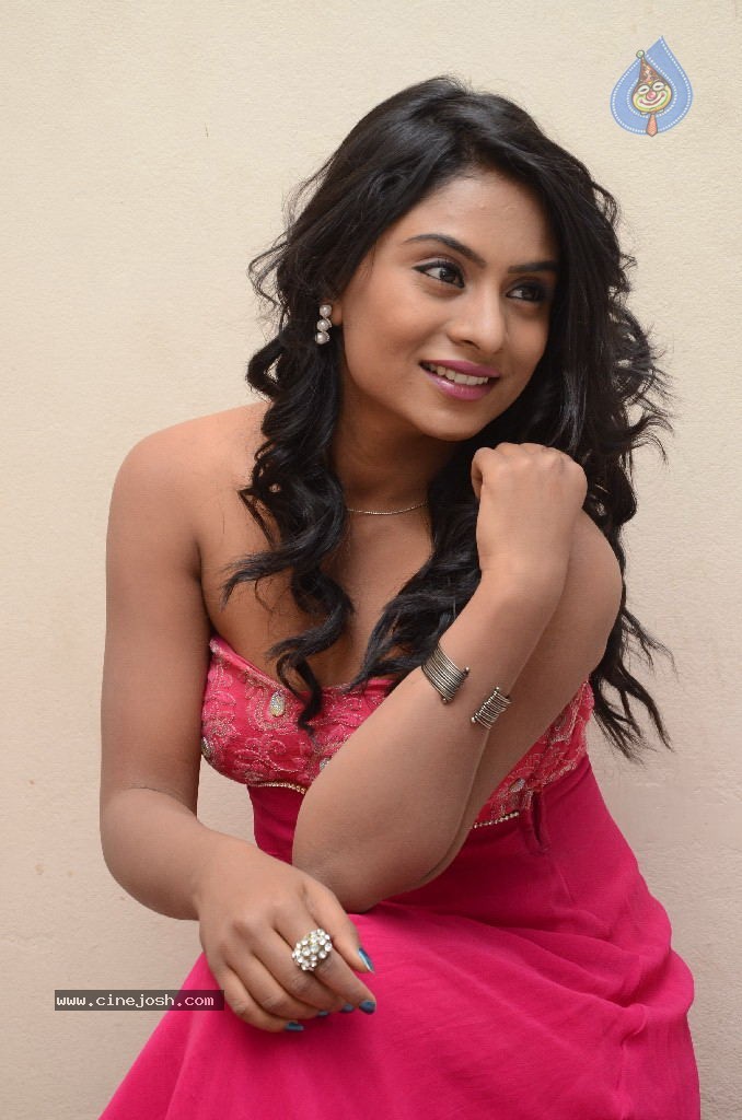 Deepika Das Stills - 25 / 34 photos