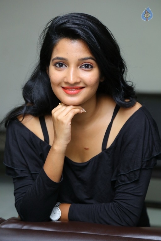 Deepthi Shetty Latest Gallery - 12 / 20 photos