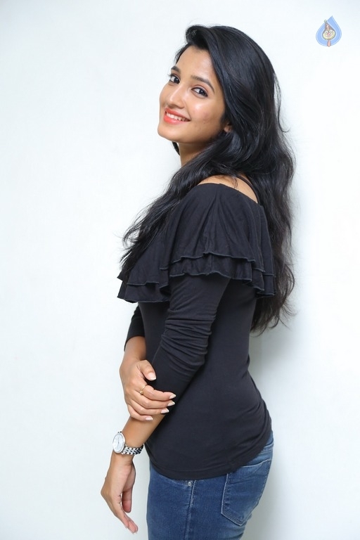 Deepthi Shetty Latest Gallery - 16 / 20 photos