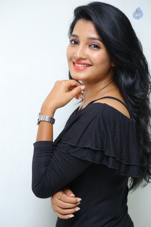 Deepthi Shetty Latest Gallery - 18 / 20 photos
