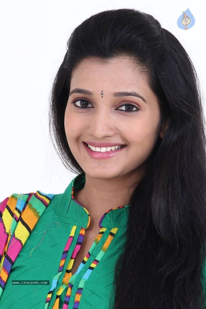 Deepthi Shetty Stills - 15 / 31 photos