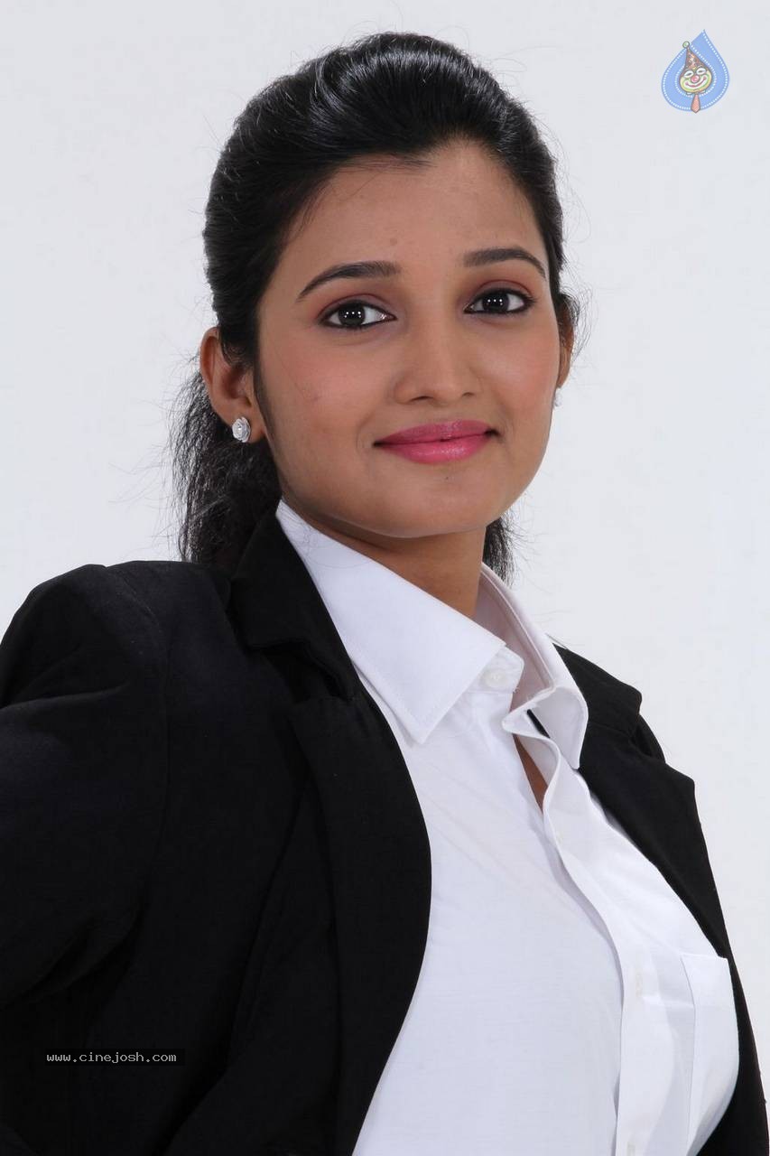 Deepthi Shetty Stills - 23 / 31 photos