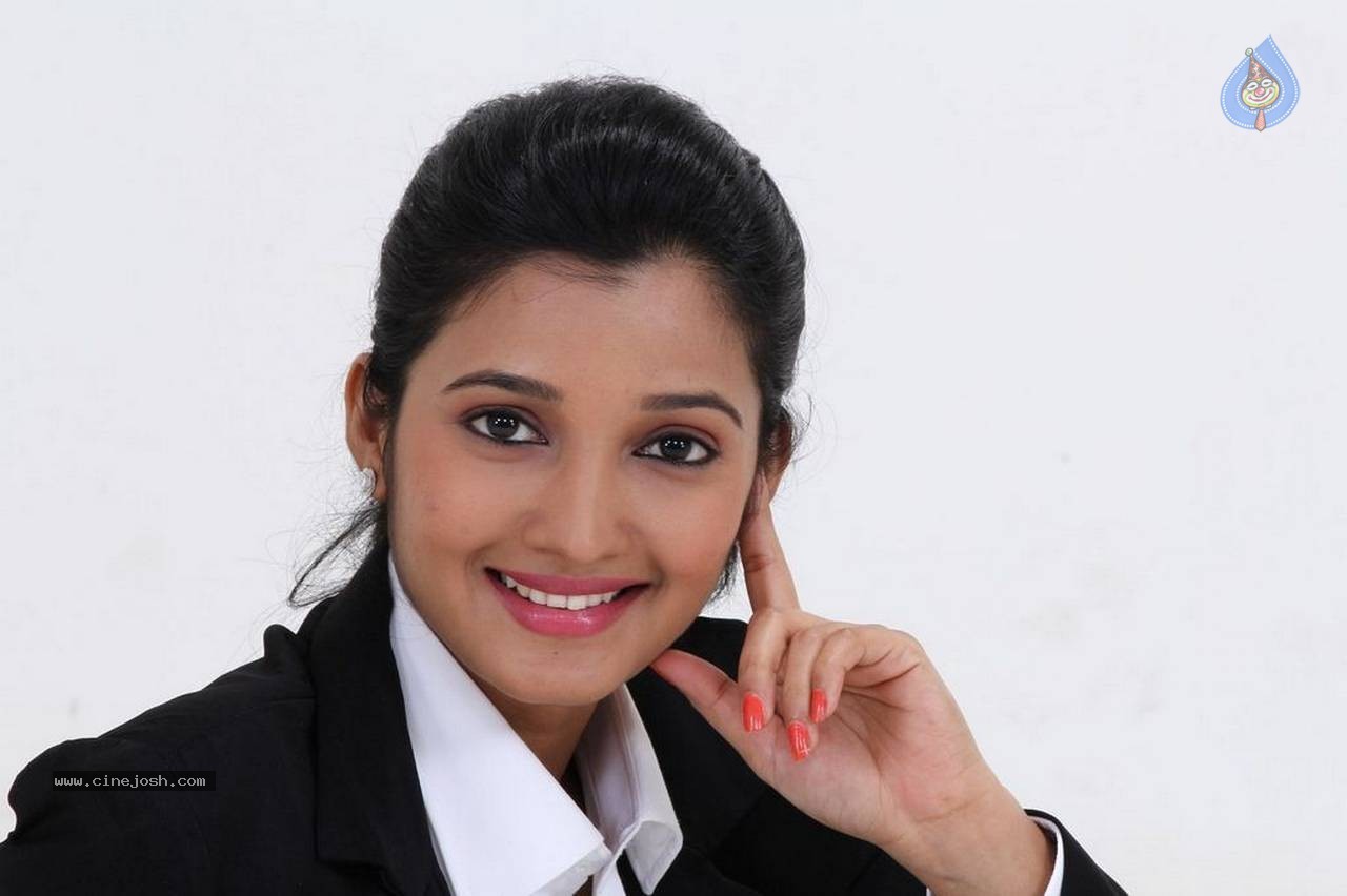 Deepthi Shetty Stills - 28 / 31 photos