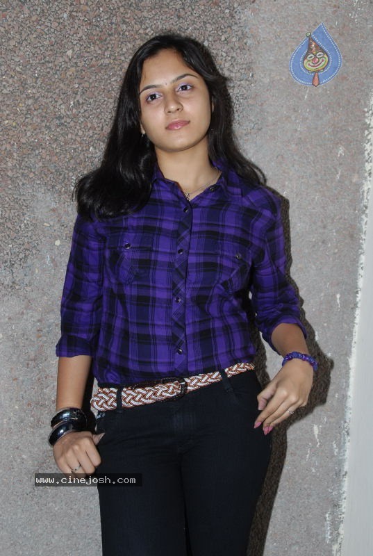 Deepthi Stills - 10 / 61 photos