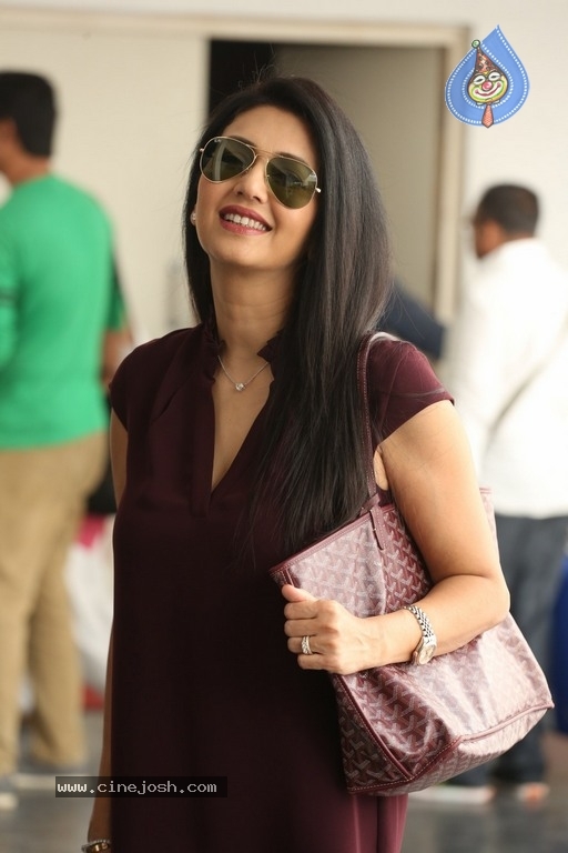 Deepti Bhatanagar Photos - 6 / 21 photos