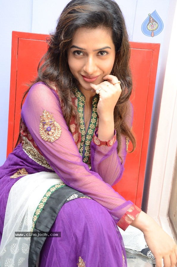 Devana Stills - 90 / 107 photos