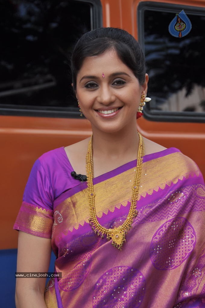 Devayani New Stills - 13 / 59 photos