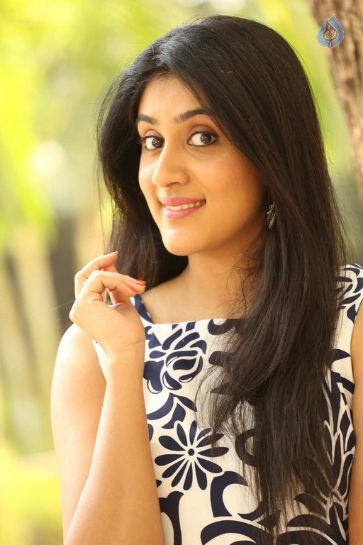 Dhanya Balakrishna New Pics - 24 / 42 photos